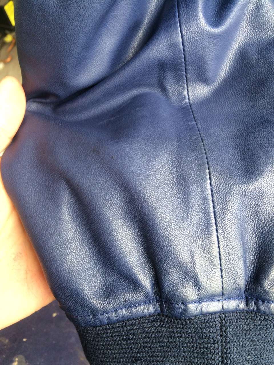 皮衣燙傷修復(fù)后