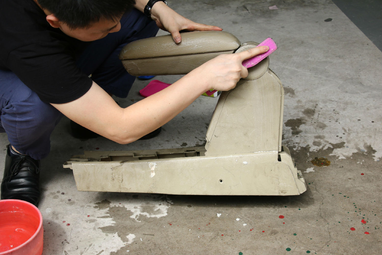 汽車內(nèi)飾中央扶手箱完美改色，耐刮不掉色