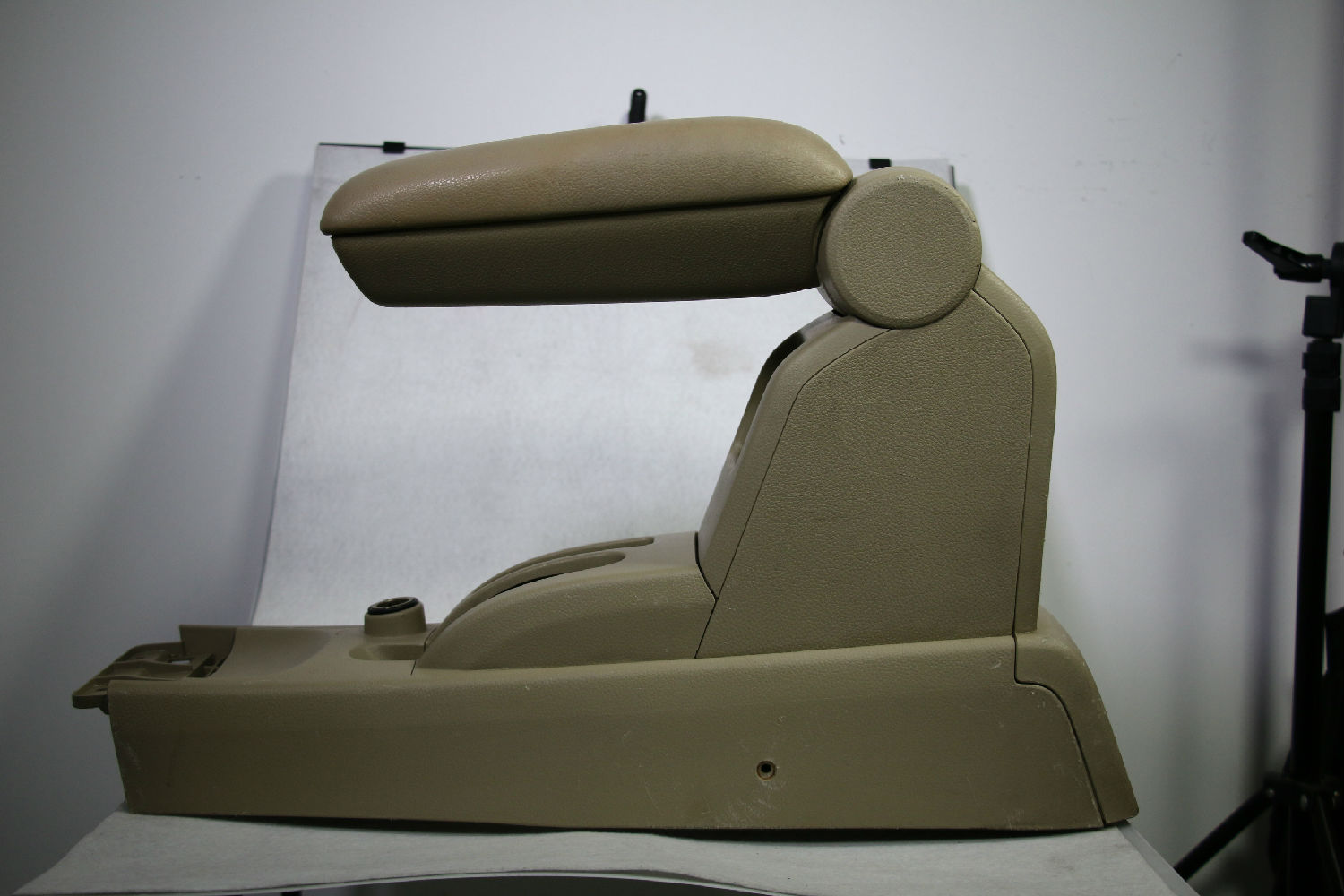 汽車(chē)扶手箱改色.jpg