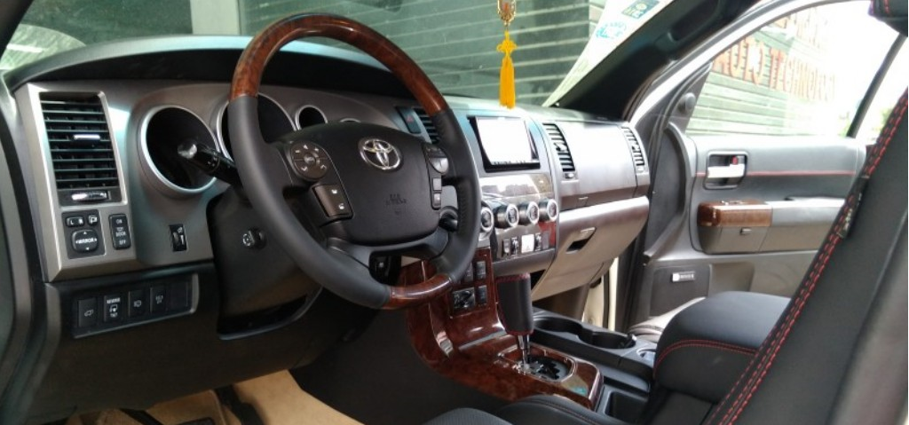 房車豐田紅杉suv汽車內(nèi)飾改裝坐和睡都是一種享受