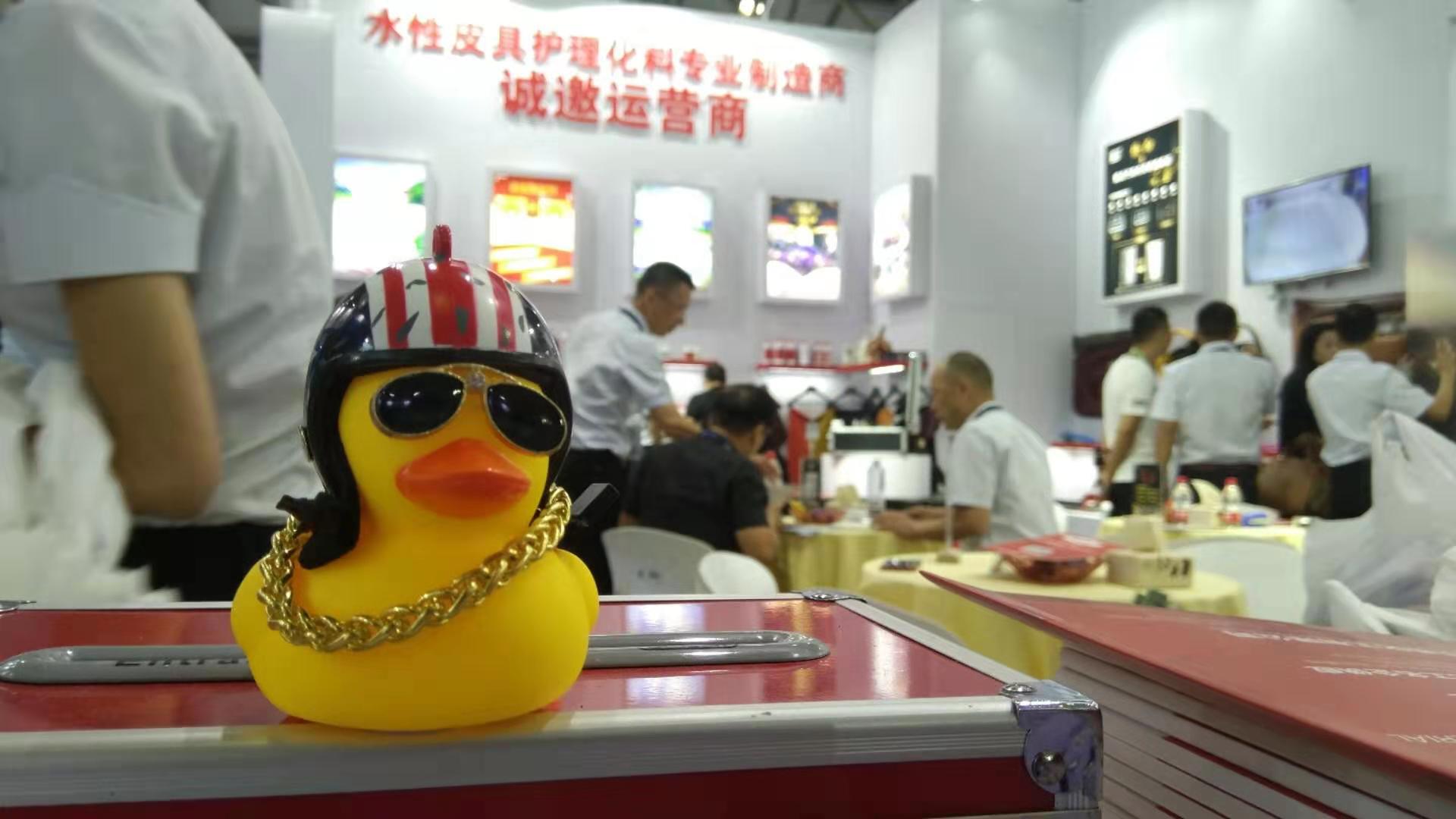上海展會小黃鴨.jpg