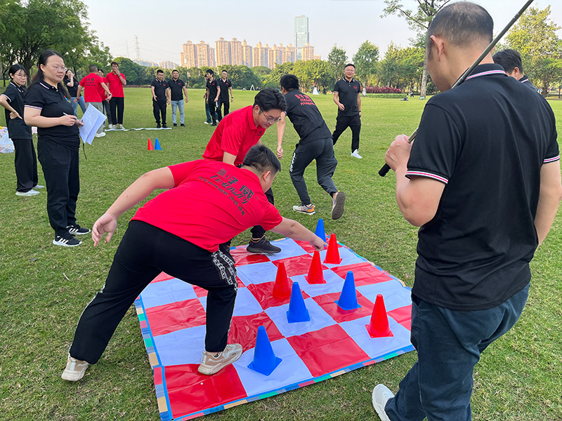 好威團建下棋