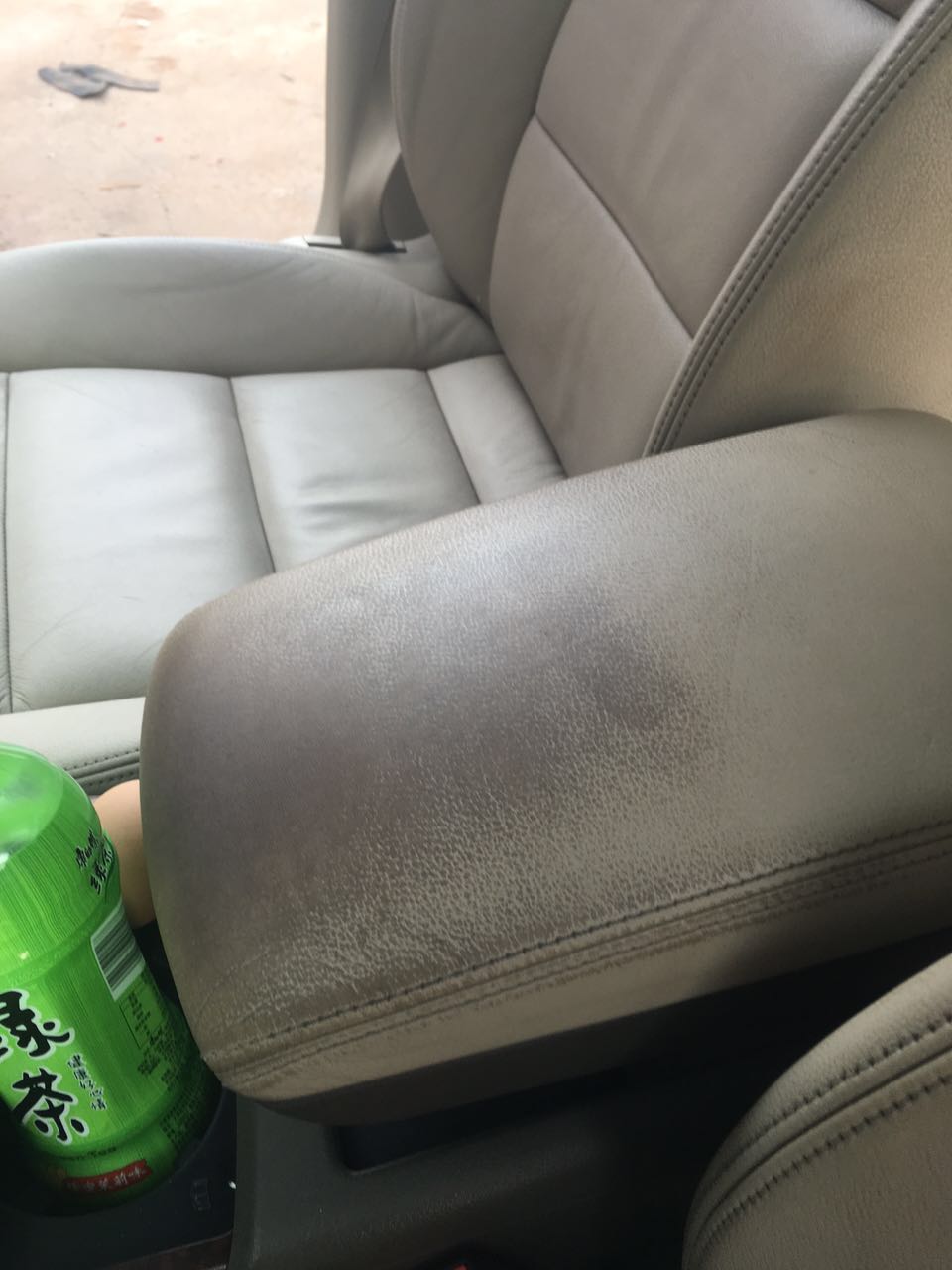 汽車皮革翻新丨內(nèi)飾真皮翻新修復流程
