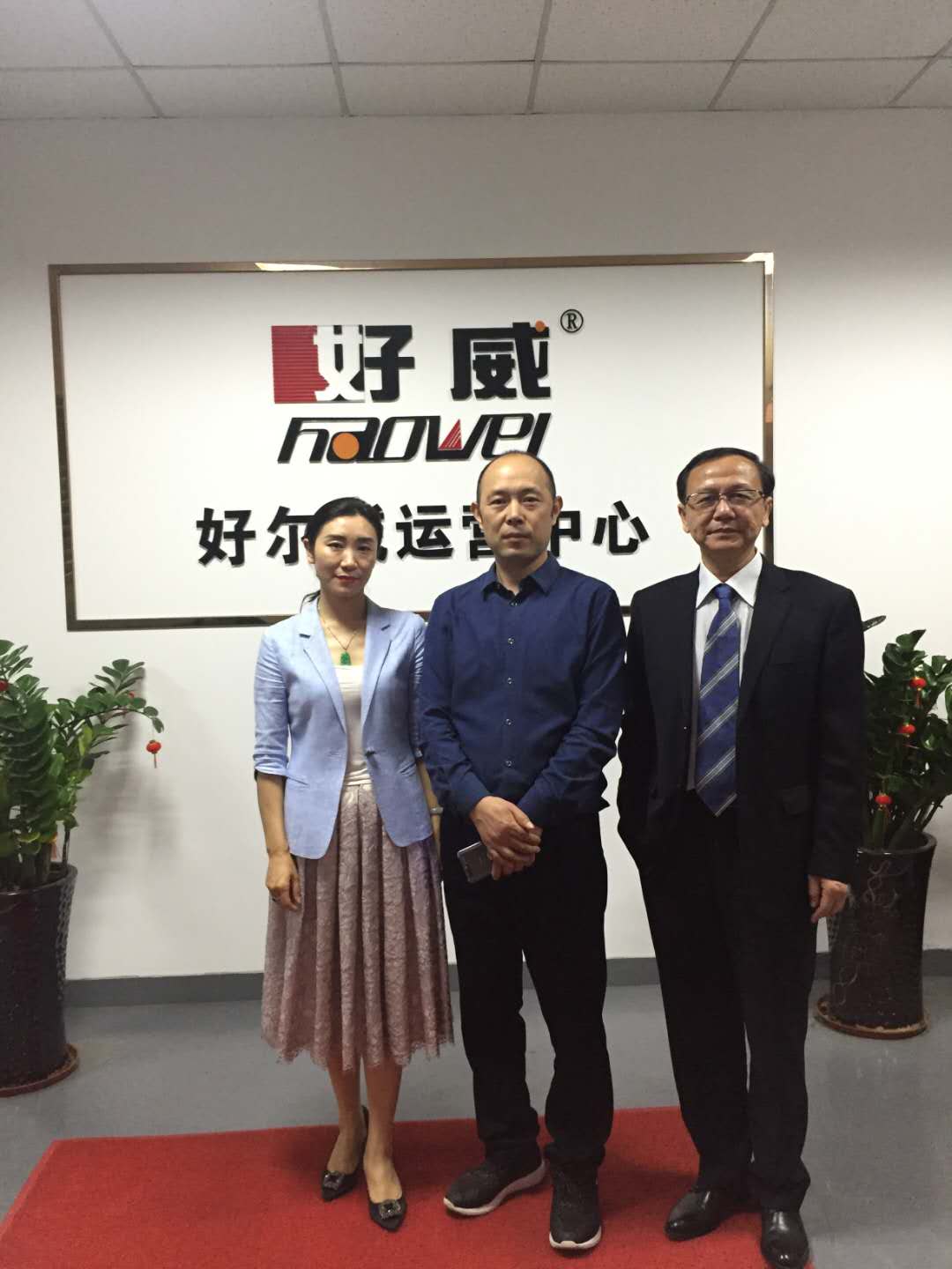 中商聯(lián)洗染委潘煒主任來好威指導(dǎo)工作
